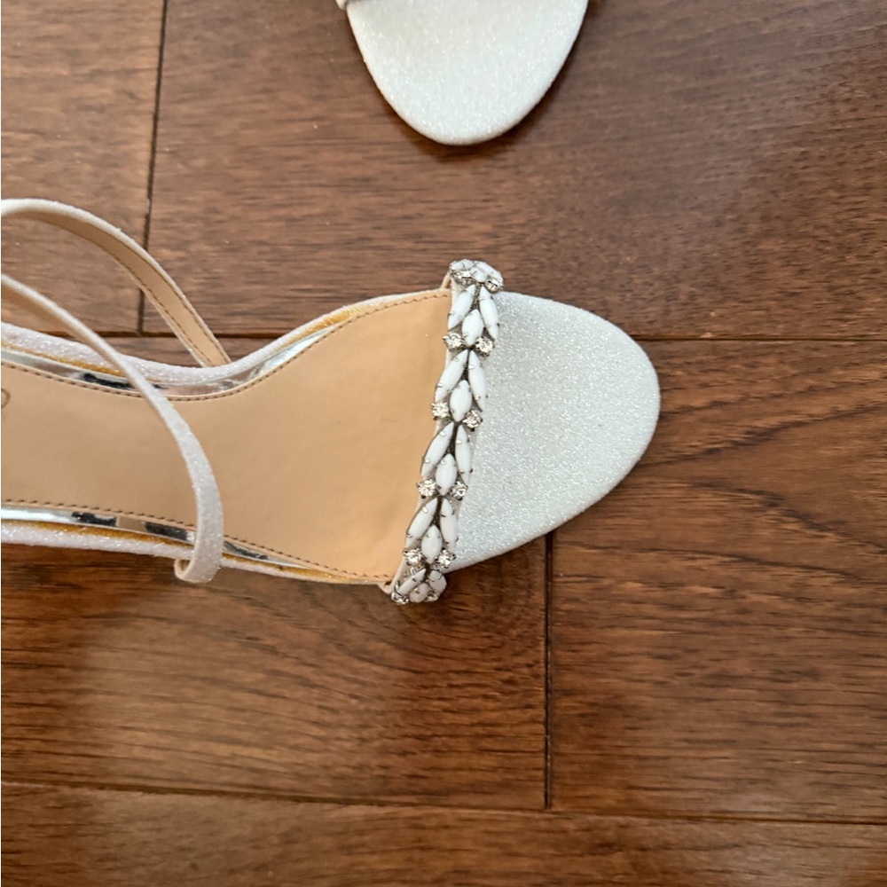 Badgley Mischka and silver Braided Heels 7.5 - Picture 5 of 7